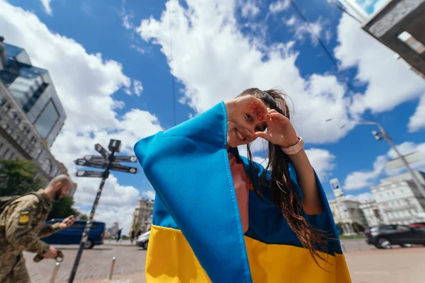 Young Woman Ukrainian Flag Shoulders Shows Heart Hands — Photo