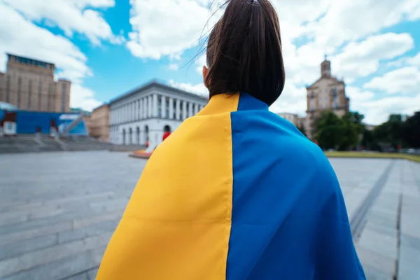 Young Woman National Flag Ukraine Walking City — Stockfoto