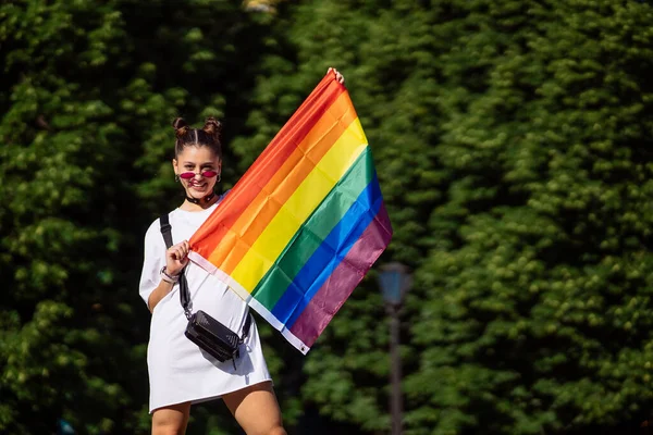 Young Woman Lgbt Pride Flag Park — Foto Stock
