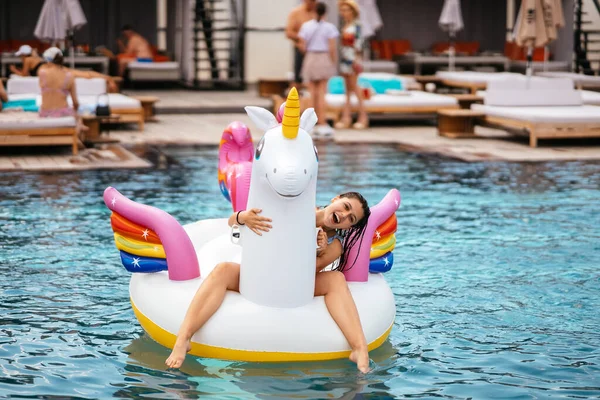 Woman Bikini Inflatable Unicorn Toy Mattress Float Pool Girl Relaxing — Zdjęcie stockowe