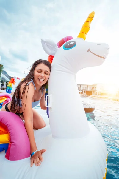Happy Young Woman Sitting Inflatable Unicorn Toy Mattress Pool Girl — ストック写真