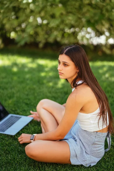 Concept Remote Work Young Girl Works Laptop Fresh Air Park —  Fotos de Stock