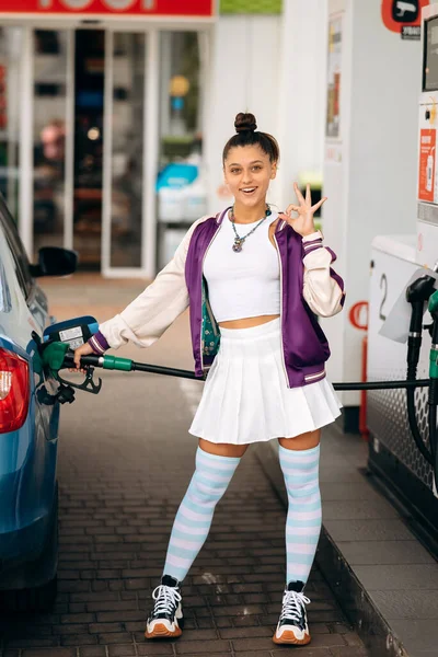 Cheerful Young Woman Brunette Filling Her Car Fuel Gas Station — Stock Photo, Image