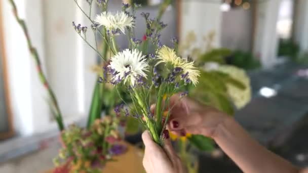 Florist Woman Makes Bouquet Fresh Wildflowers Close View — стоковое видео