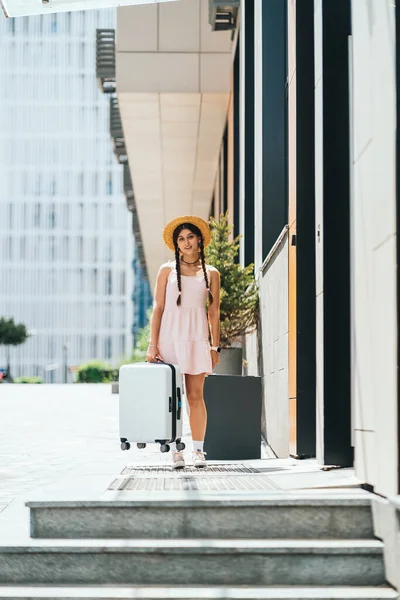 Young Beautiful Woman Suitcase Background Modern City — 스톡 사진