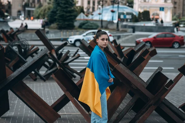 Young Woman National Flag Ukraine Walking City — Stock fotografie