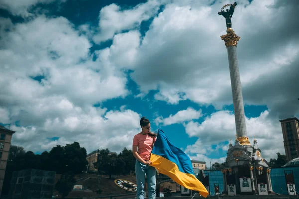 Young Woman Holding National Flag Ukraine City — 图库照片