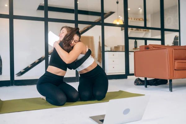 Two Girlfriends Hug Each Other Yoga Home — Stock fotografie