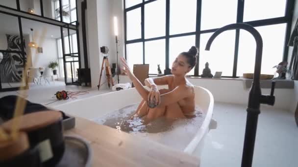 Woman Rubbing Her Arm Sponge While Taking Bath — Vídeo de stock