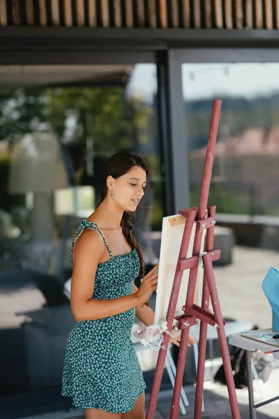 Quadro Pittura Artista Femminile Laboratorio — Foto Stock