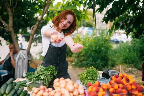 Woman Seller Counter Vegetables — Photo