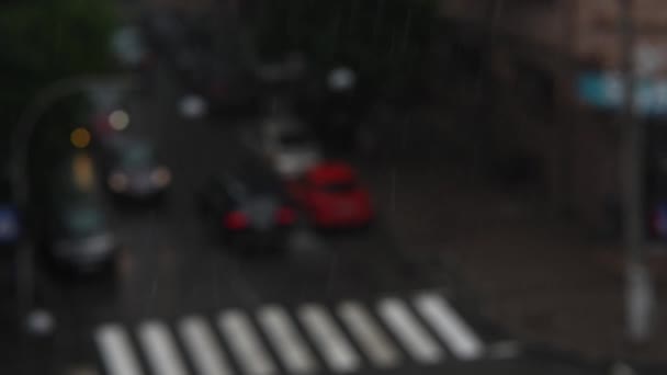 Vue Floue Sur Circulation Routière Ville Jour Pluie — Video