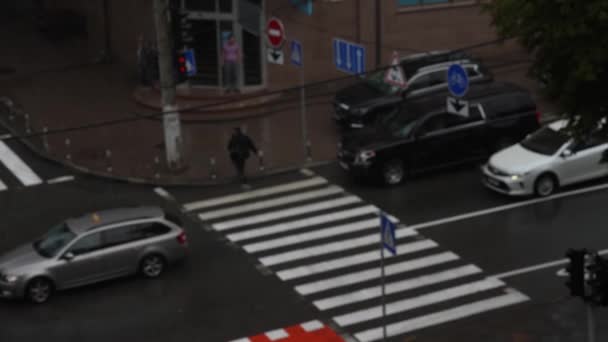 Visão Turva Tráfego Rodoviário Cidade Dia Chuvoso — Vídeo de Stock