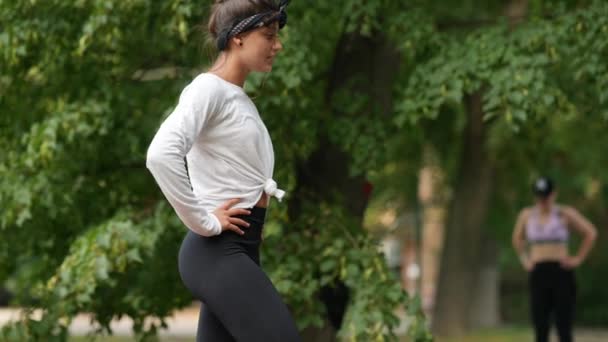 Zdravý Sportovní Životní Styl Atletická Mladá Žena Fitness Cvičení Parku — Stock video