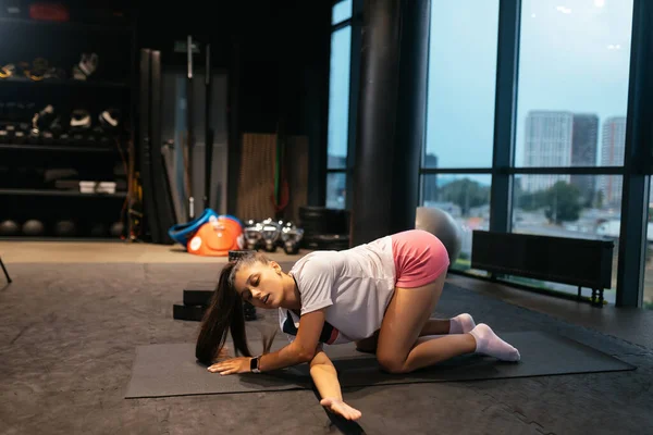 Young Woman Doing Exercises Gym Morning — Foto de Stock