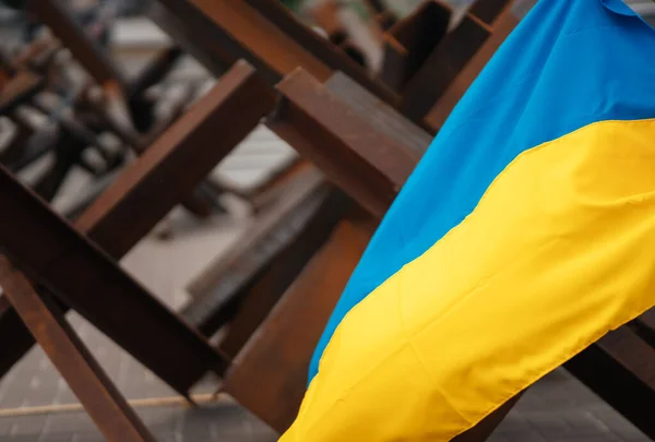 Ukrainian Flag Hangs Barricades Street — Stockfoto