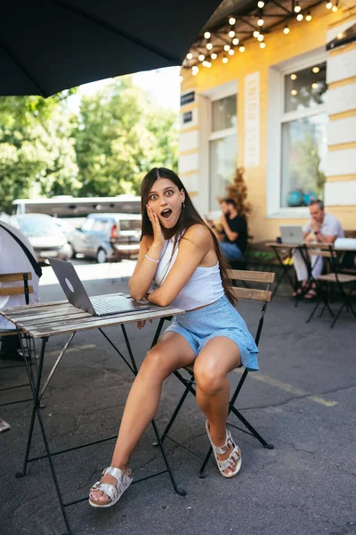 Young Woman Sitting Street Cafe — Photo