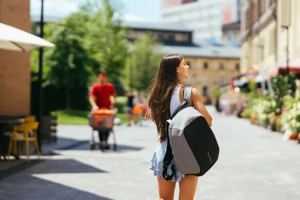 Urban Young Hipster Woman Stylish Backpack Walks City Building Spring — Stockfoto
