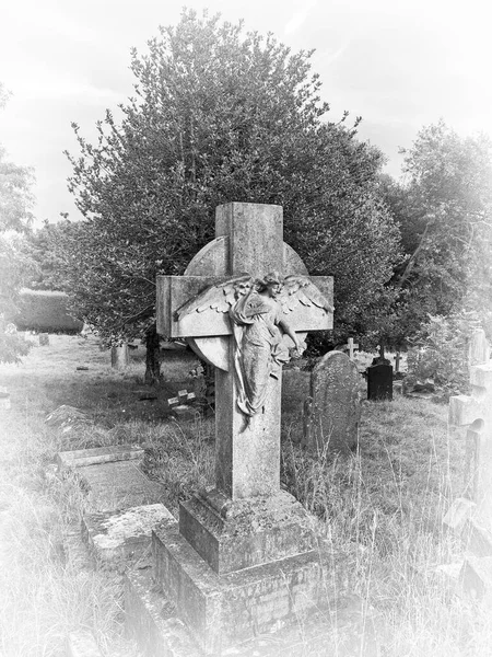 Ein Grabstein Bestehend Aus Einem Engel Und Einem Kreuz Auf — Stockfoto