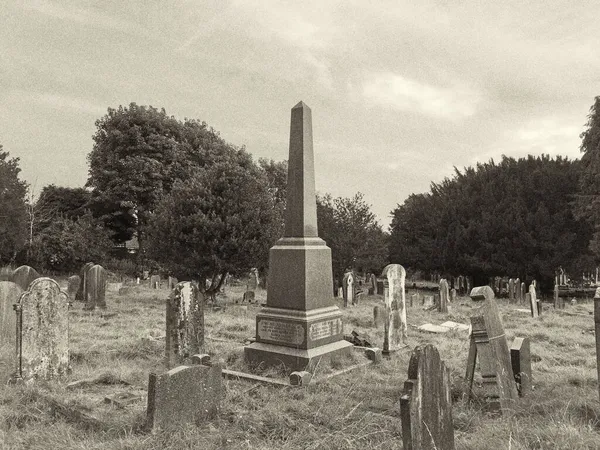 英国威斯顿 超级梅雷弥尔顿路坟场的一块石碑 — 图库照片