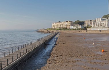 Weston-Super-Mare, İngiltere 'deki Weston-Super-Mare Deniz Gölü 17 Ekim 2021' de çamur ve alüvyon birikiminin kaldırılmasına izin vermek için boşaltıldı.