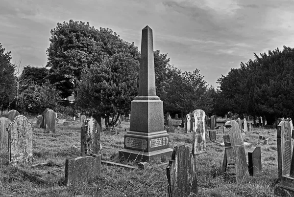 Ein Grabstein Form Eines Obelisken Auf Dem Friedhof Milton Road — Stockfoto
