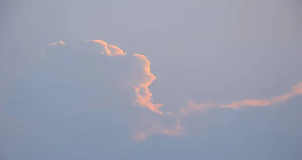 Cielo Nublado Con Resplandor Naranja Lluvia Tormenta Concepto Sol — Foto de Stock