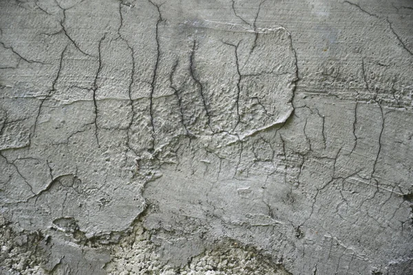 Standart Olmayan Inşaatın Yol Açtığı Kare Alandaki Kırık Beton Sütunlar — Stok fotoğraf