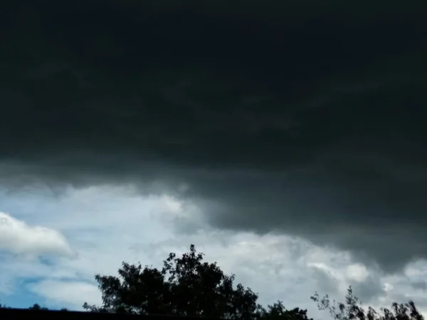 Черные Дождевые Облака Дрейфуют Ветру Концепция Прогноз Погоды Шторм Чувствуйте — стоковое фото