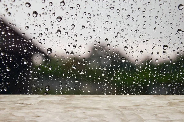 Γυάλινο Νερό Πτώση Φόντο Μαρμάρινο Μετρητή Έννοια Βροχερό Προϊόν Εποχής — Φωτογραφία Αρχείου