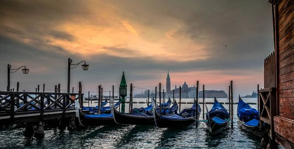 Gondeln Auf Der Anlegestelle Markusplatz Venedig — Stockfoto