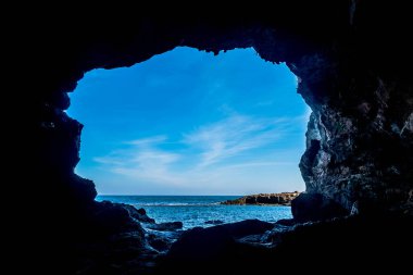 Tallada mağarası, İspanya 'nın Javea sahilinde bir deniz mağarası..