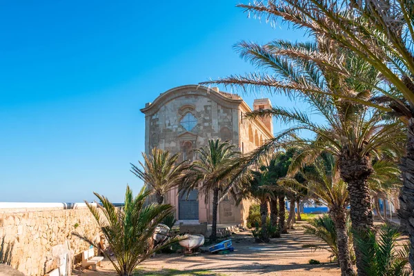 Старая Церковь Окружении Пальм Острове Табарка Испанском Средиземноморье Напротив Санта — стоковое фото