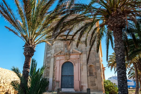 Vieille Église Entourée Palmiers Sur Île Tabarca Dans Méditerranée Espagnole — Photo