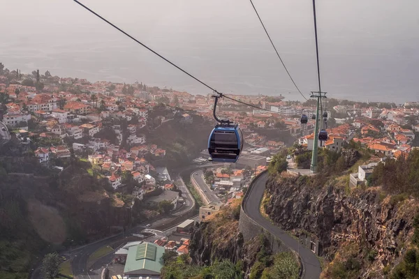 Limandan Monte, Funchal, Madeira 'ya teleferik yolculuğu.