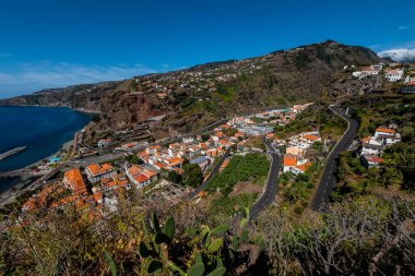 San Sebastian 'ın bakış açısından Riveira Brava kasabası