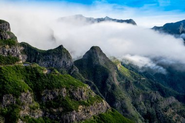 Madeira adasının dağlık merkezi.