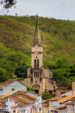 Gois Velho (Gois Velho) kilisesinin manzarası. arkaplanda.
