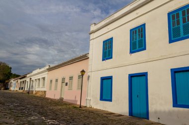  Büyüleyici Goias (Goias Velho) şehrinin ayrıntıları. Brezilya 'nın Goias eyaletindeki sömürge mimarisinde küçük bir turist kasabası..