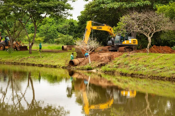 Máquina Parque Manutenção Parque Renovação Com Uso Trator Parque Leolidio — Fotografia de Stock