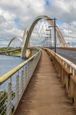 Juscelino Kubitschek Köprüsü 'nün detayları, JK Köprüsü olarak da bilinir. Braslia 'da yer almaktadır ve mimarlar Alexandre Chan ve Mrio Vila Verde' nin eseridir..