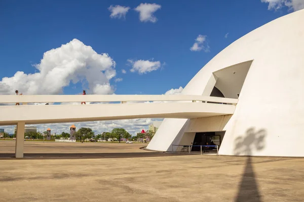 曇りの日に共和国国立博物館の詳細 建築家オスカー ニーマイヤーの作品 — ストック写真