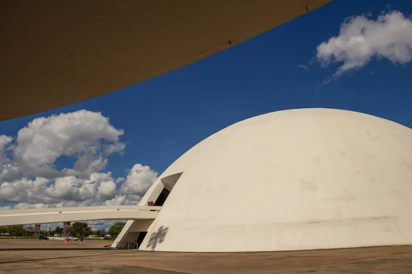 Muzeum Narodowe Republiki Pochmurny Dzień Dzieło Architekta Oscara Niemeyera — Zdjęcie stockowe