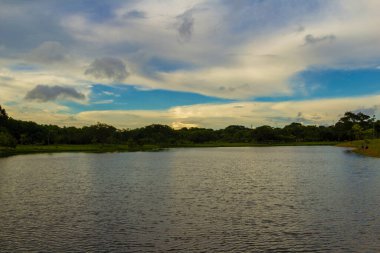 Landscape of one of the views of the lake of Parque Leoldio di Ramos Caiado at dusk.