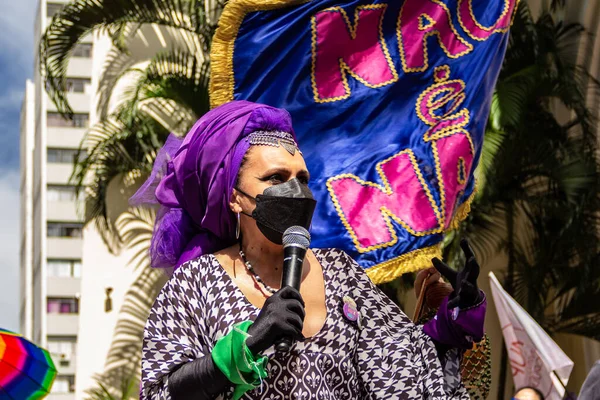 Una Mujer Hablando Micrófono Durante Una Protesta Día Internacional Mujer —  Fotos de Stock