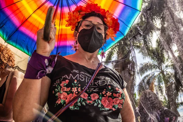 Woman Wearing Protective Mask Holding Rainbow Colored Umbrella Photo Taken — Stock Photo, Image
