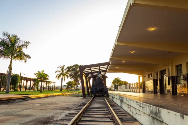 Μηχανή Στο Παλιό Σιδηροδρομικό Σταθμό Goiania Φως Της Αυγής — Φωτογραφία Αρχείου