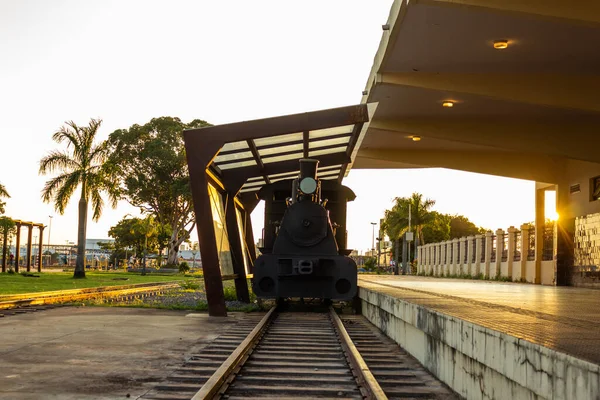 Μηχανή Στο Παλιό Σιδηροδρομικό Σταθμό Goiania Φως Της Αυγής — Φωτογραφία Αρχείου