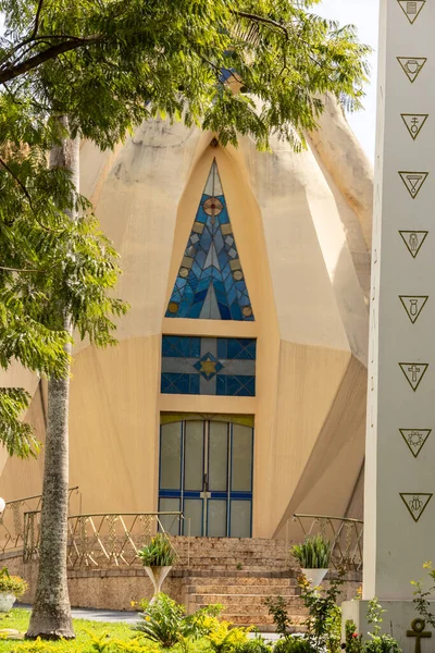  Aparecida de Goiania 'daki Maos Postas Tapınağı' nın detayları..