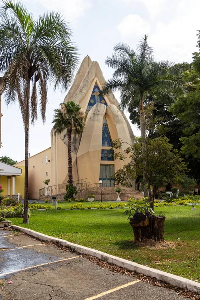  Aparecida de Goiania 'daki Maos Postas Tapınağı' nın detayları..